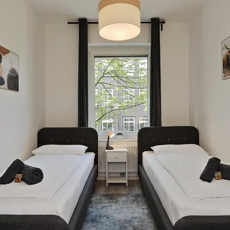 Modern Und Ruhig, Mit Garage & Ps4, Nahe Messe, Rue Und Uniklinik, Voll Ausgestattete Kueche, Bad Mit Dusche Und Badewanne * Essen